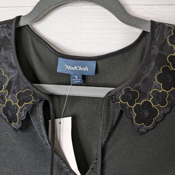 ModCloth Satin Flutter Sleeve Solid Black Blouse Size S NWT - Picture 3 of 8